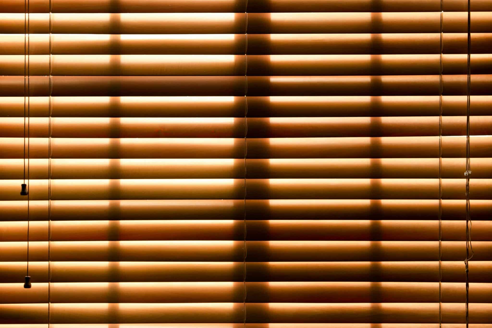 découvrez notre sélection de blinds pour habiller vos fenêtres avec style et élégance. trouvez le modèle qui correspond à votre décoration intérieure.