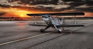 découvrez les porte-avions, ces géants des mers qui allient puissance et technologie. explorez leur rôle stratégique, leurs caractéristiques impressionnantes et leur impact sur la guerre moderne. plongez dans l'univers fascinant de ces navires de guerre emblématiques.