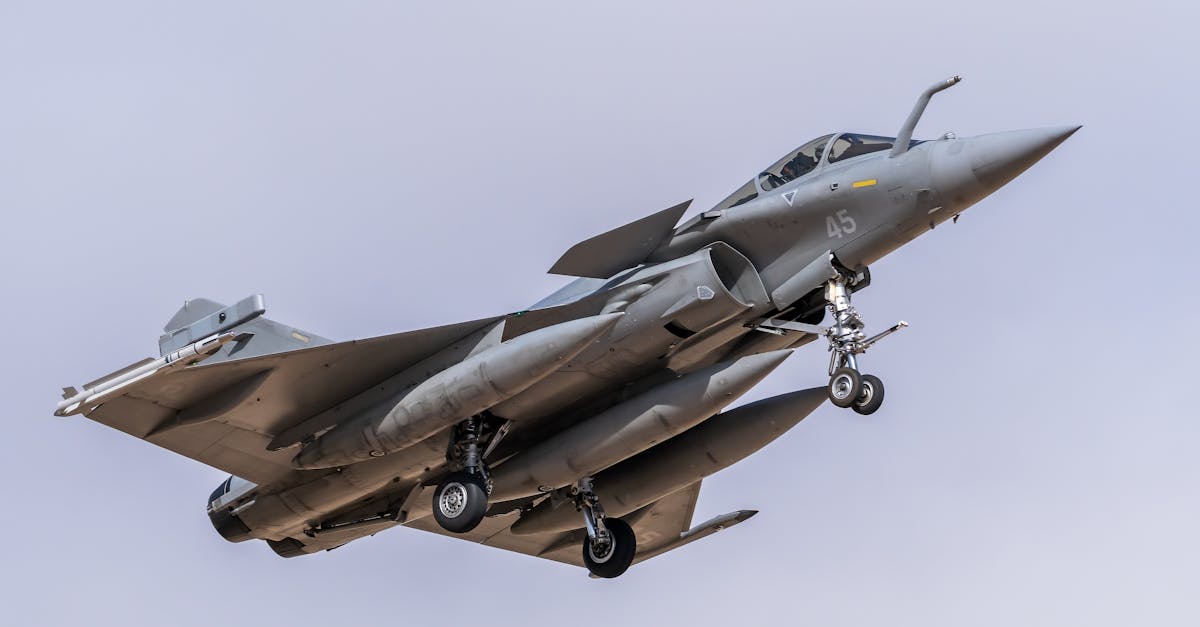 découvrez tout sur les porte-avions : leur fonctionnement, leur histoire et leur rôle stratégique dans la marine militaire.