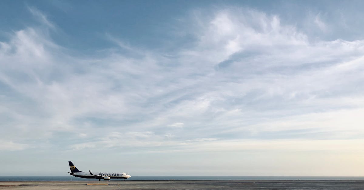 découvrez le coût estimé de la construction et de l'entretien d'un porte-avions, un navire de guerre majeur aux capacités impressionnantes.