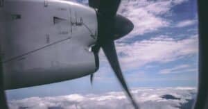découvrez tout sur les hélices d'avion : leur fonctionnement, les différents types disponibles et leur impact sur la performance des aéronefs. apprenez comment ces composants essentiels améliorent l'efficacité et la sécurité en aviation.