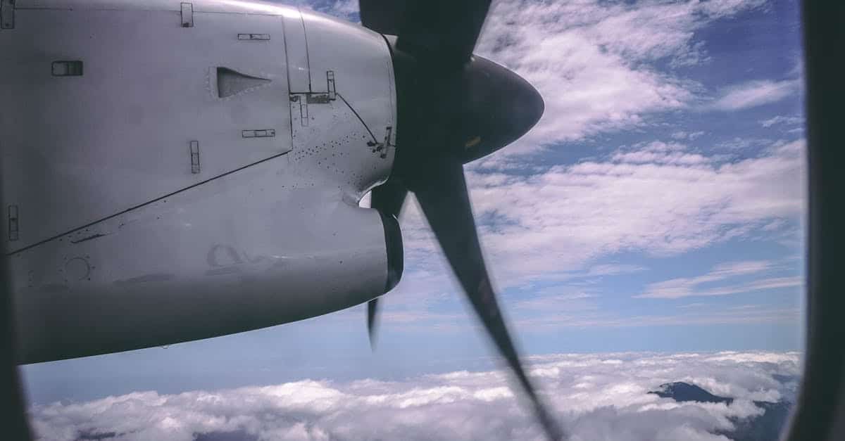 découvrez tout sur les hélices d'avion : leur fonctionnement, les différents types disponibles et leur impact sur la performance des aéronefs. apprenez comment ces composants essentiels améliorent l'efficacité et la sécurité en aviation.