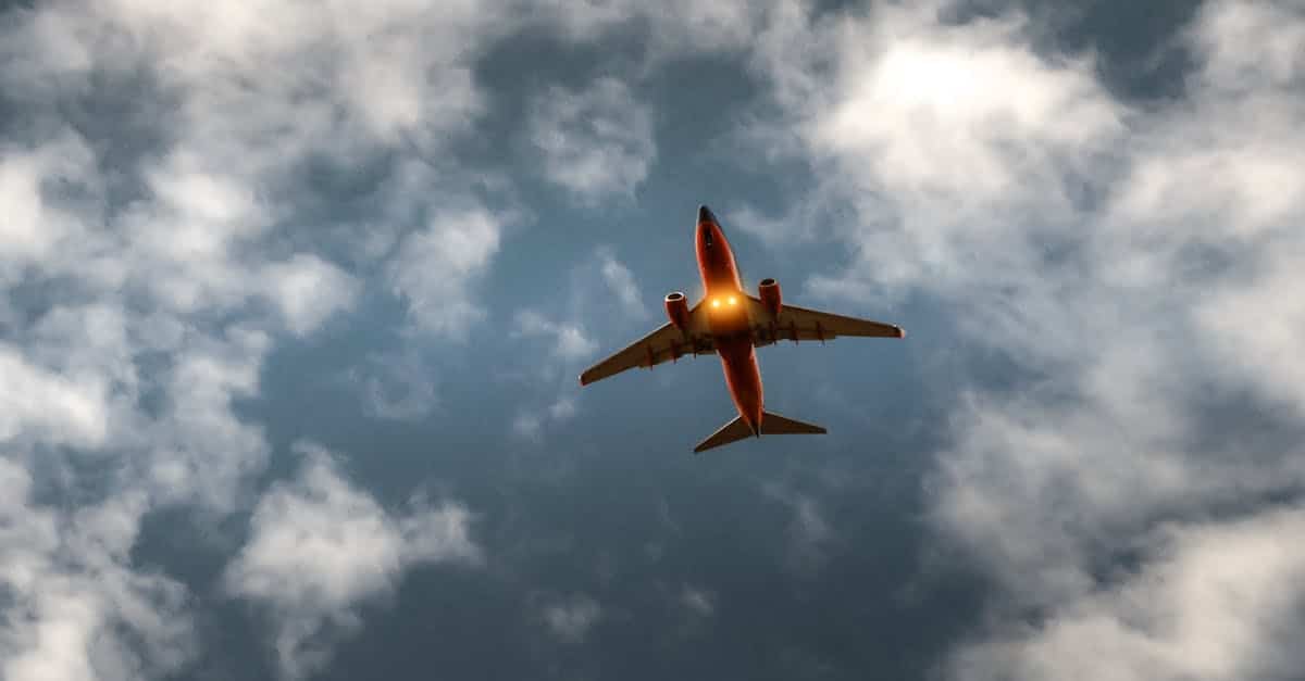 découvrez l'excitation du décollage d'un avion, un moment où la puissance de la technologie aérienne se marie avec la beauté des cieux. plongez dans l'univers fascinant de l'aviation et vivez l'adrénaline d'un départ vers de nouvelles aventures.