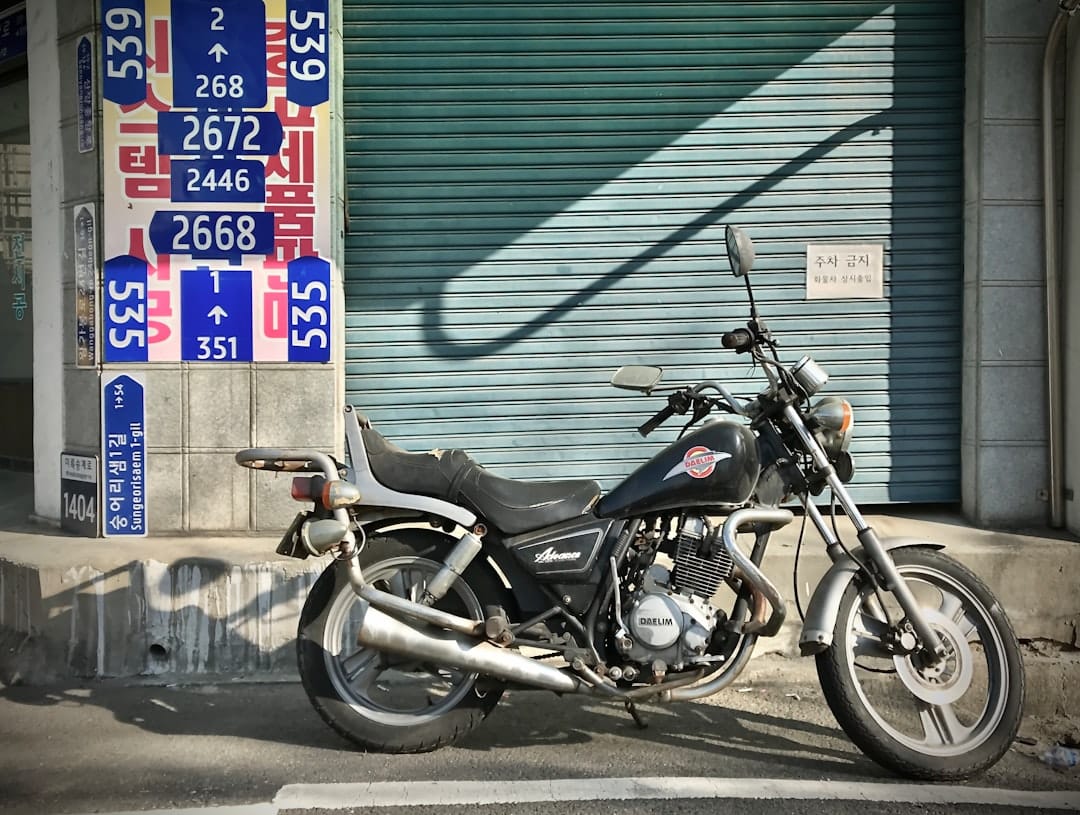 découvrez l'atomic motorcycle, une moto révolutionnaire alliant performance et design futuriste. préparez-vous à vivre une expérience inoubliable sur deux roues, mêlant puissance, confort et technologie avancée.