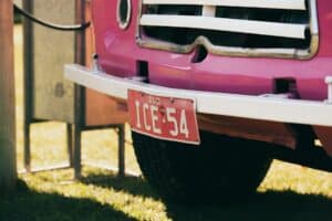 découvrez le camion barbie, le jouet idéal pour des heures de jeu imaginatif avec vos enfants. parfait pour les fans de barbie et les aventures créatives.