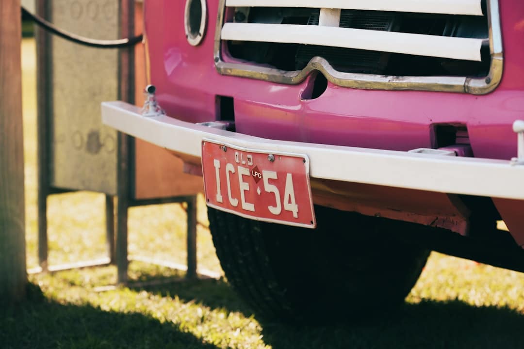 découvrez le camion barbie, le jouet idéal pour des heures de jeu imaginatif avec vos enfants. parfait pour les fans de barbie et les aventures créatives.