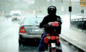 découvrez les meilleurs pantalons de pluie pour moto, alliant confort, protection et imperméabilité pour vos trajets sous la pluie.