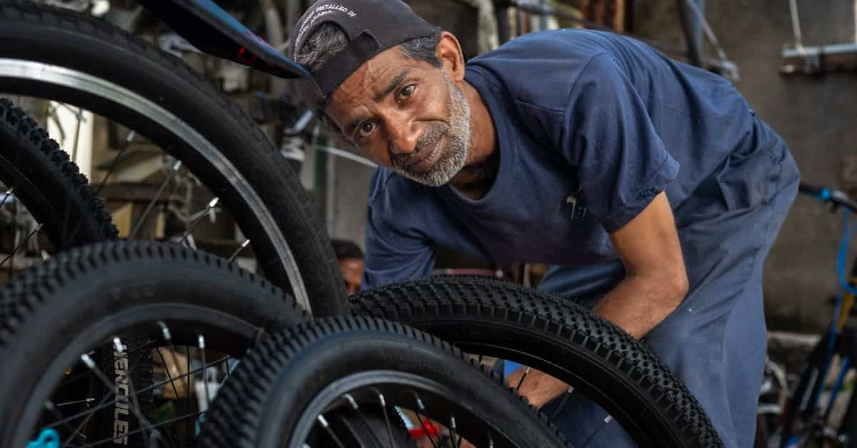 découvrez nos conseils pratiques pour entretenir et réparer votre bicyclette, afin de garantir des trajets sécurisés et agréables.