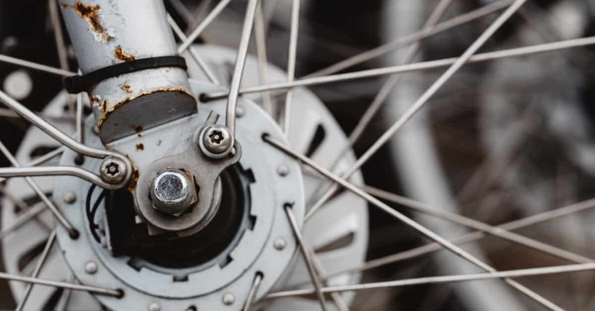 découvrez nos conseils et astuces pour l'entretien et la réparation de votre vélo afin d'assurer performance et sécurité lors de vos sorties.