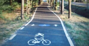 découvrez des itinéraires de vélo adaptés à tous les niveaux pour explorer la nature et profiter de balades en plein air.