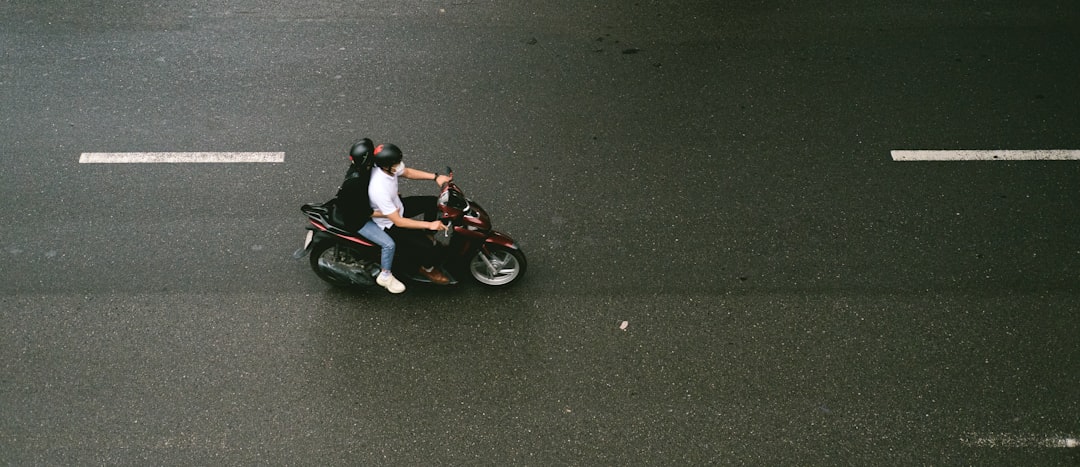 découvrez les scooters blunt, alliant style et performance pour des sensations uniques en ville. parfait pour les riders de tous niveaux, ces scooters offrent robustesse et agilité. explorez notre sélection et améliorez vos trajets quotidiens avec une touche de fun !