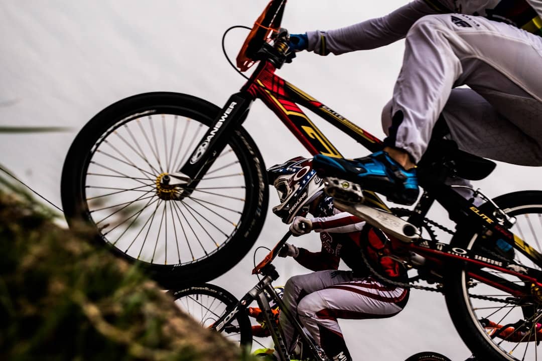découvrez l'univers du bmx : actualités, conseils, techniques et astuces pour débutants et riders confirmés. explorez les meilleurs modèles, équipements et événements dédiés au bmx en france.