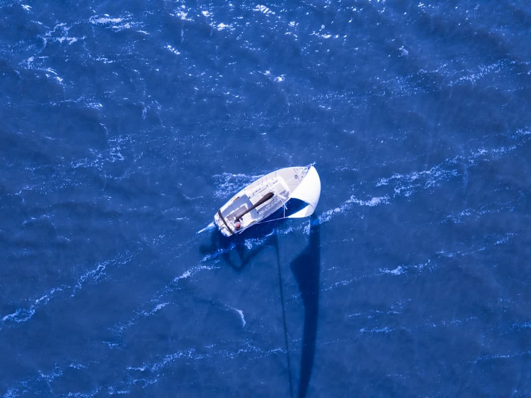 découvrez tout ce qu'il faut savoir sur les moteurs de bateau : types, caractéristiques, conseils d'entretien et choix adaptés à vos besoins nautiques.