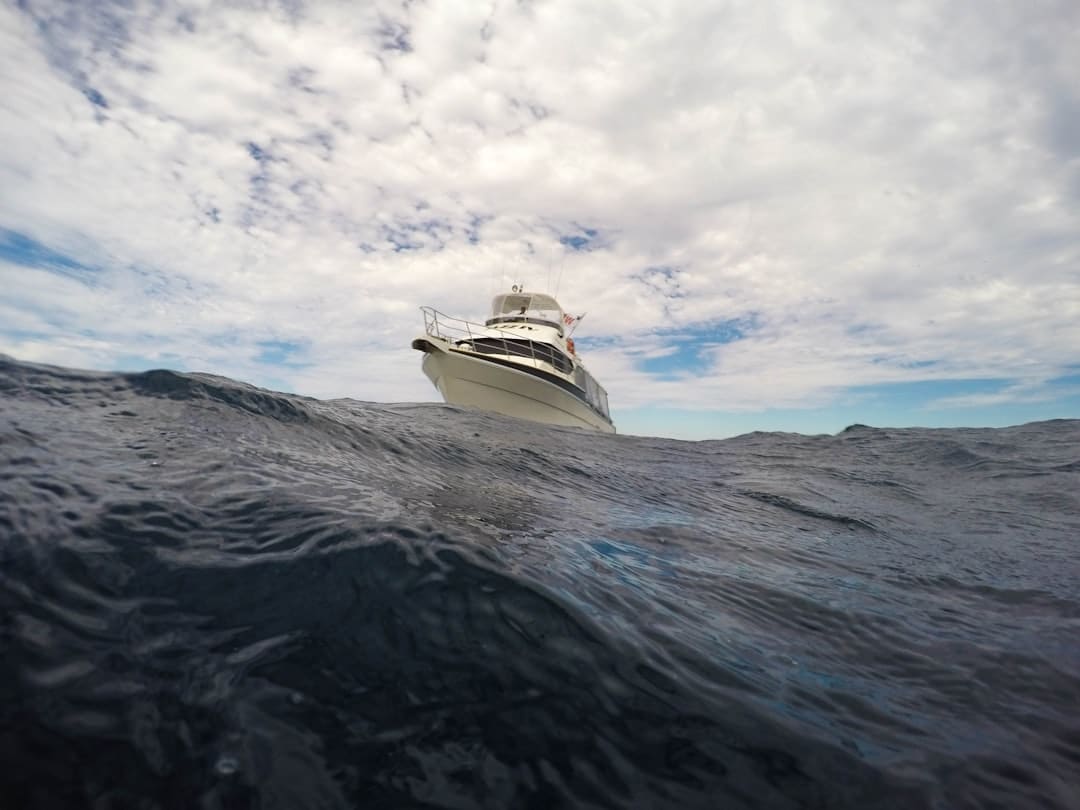 découvrez notre sélection de moteurs de bateau performants et fiables. que vous soyez un passionné de navigation ou un professionnel, trouvez le moteur idéal pour propulser votre embarcation en toute sécurité et avec efficacité.