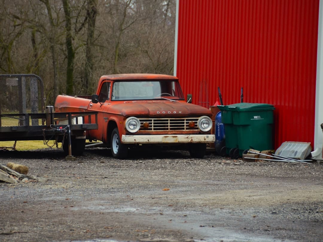 découvrez le camion-benne bruder, un jouet robuste et réaliste pour des heures de jeu créatif et amusant.