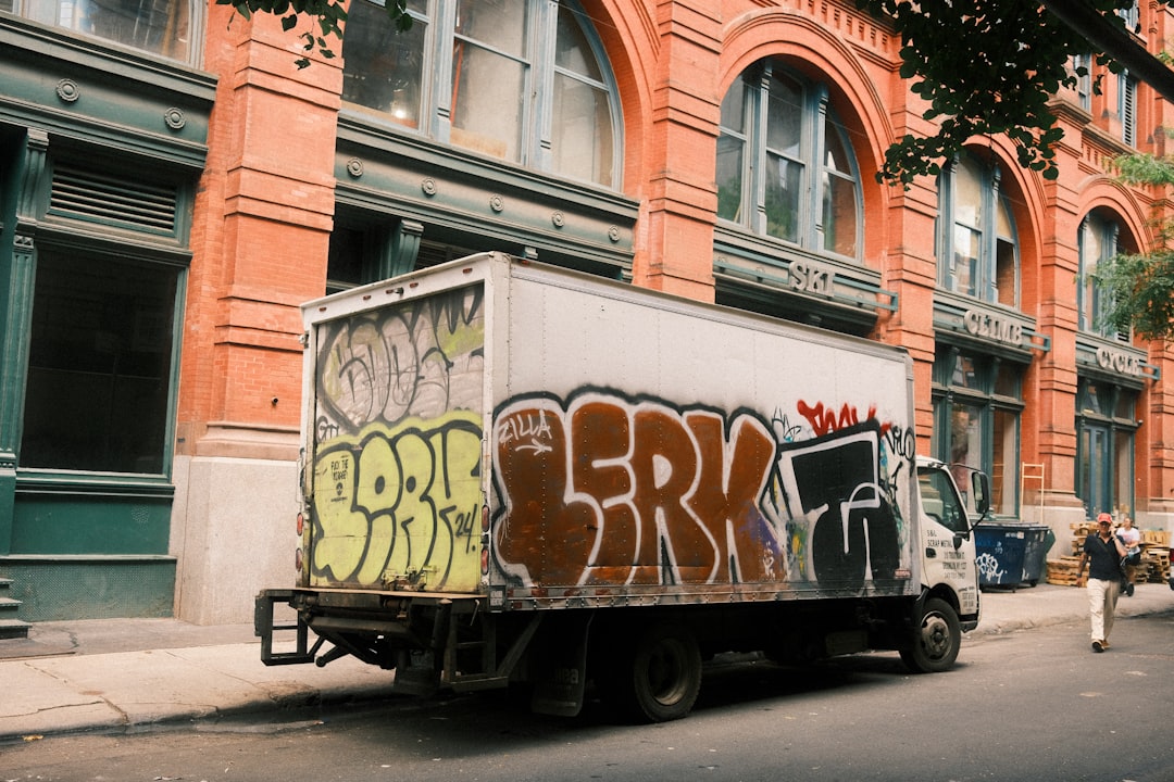 découvrez le camion poubelle bruder, un jouet réaliste et robuste pour enfants, idéal pour stimuler l’imagination et apprendre le recyclage en s’amusant !