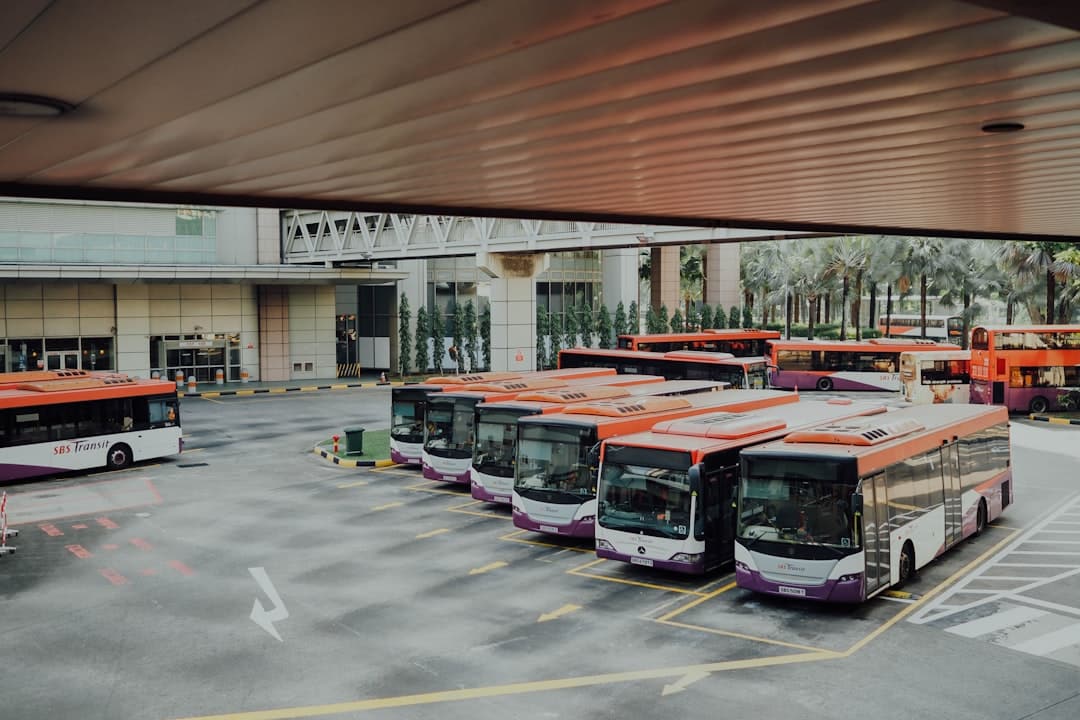 découvrez tout ce que vous devez savoir sur les bus : des informations sur les différents types de services, des conseils de voyage, des itinéraires pratiques et bien plus encore pour un transport en commun efficace et accessible.