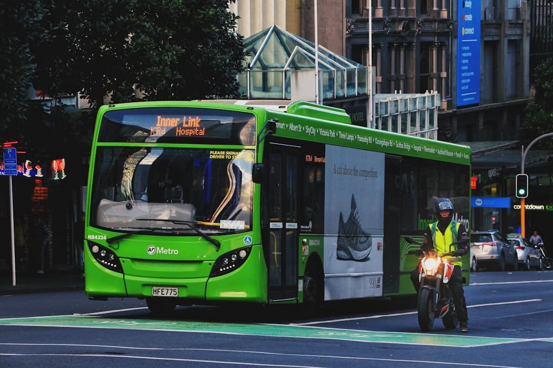 découvrez l'univers des bus, un mode de transport pratique et économique, idéal pour vos déplacements quotidiens ou vos voyages. informez-vous sur les horaires, itinéraires et astuces pour voyager sereinement.