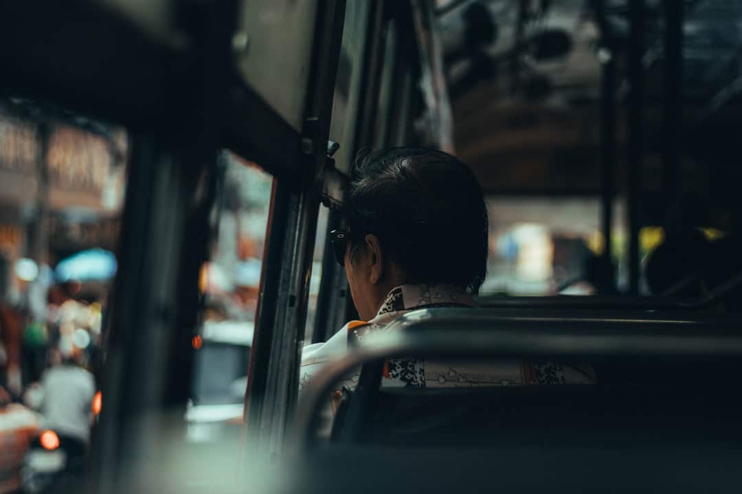 découvrez tout sur le salaire des conducteurs de bus : rémunération moyenne, facteurs influençant le revenu et perspectives de carrière.