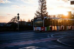 découvrez le salaire moyen des conducteurs de bus au luxembourg, les avantages du métier et les opportunités de carrière dans le secteur du transport public.