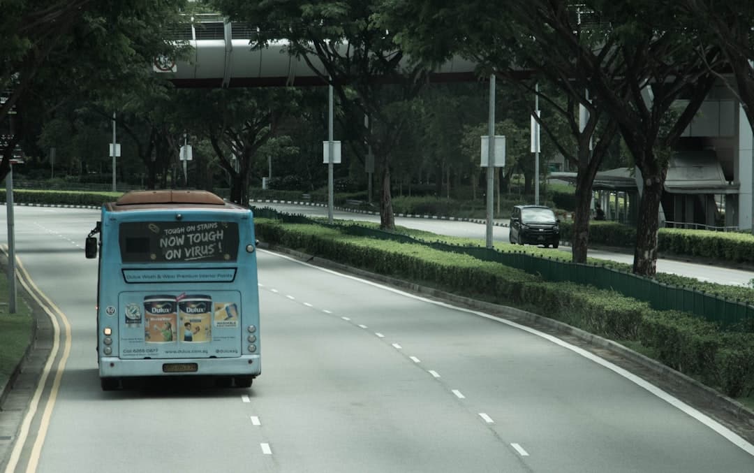 découvrez le coût de l'obtention d'un permis de conduire de bus en france. informez-vous sur les frais associés, les démarches nécessaires et les différents types de permis disponibles pour conduire un bus.
