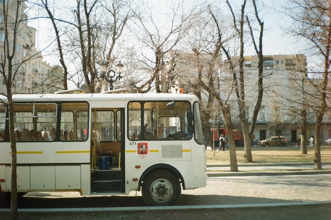 réservez facilement votre billet de bus en ligne au meilleur prix. comparez les horaires, prix et compagnies pour voyager en toute simplicité vers votre destination.