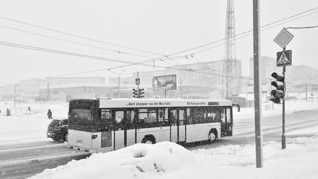 découvrez tout ce qu'il faut savoir sur les billets de bus en fonction de l'âge des passagers. obtenez des informations sur les tarifs spéciaux, les réductions pour les enfants, les seniors et les étudiants, ainsi que des conseils pour voyager confortablement en bus.
