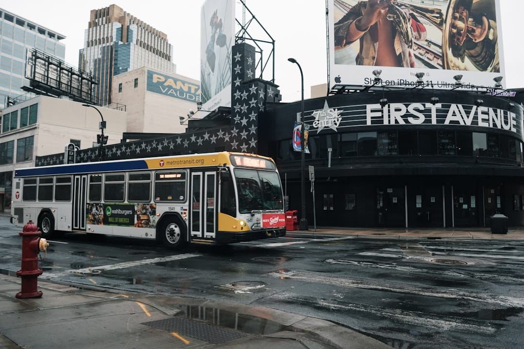 découvrez toutes les informations sur les prix des billets de bus, y compris les tarifs, les réductions et les options disponibles pour vos voyages en france. comparez les prix et trouvez le meilleur prix pour votre trajet en bus.