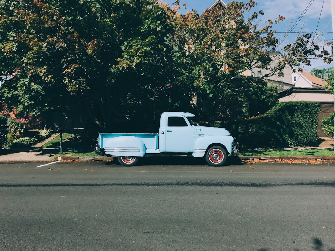 découvrez notre sélection de camions aménagés, idéaux pour les aventuriers et les amateurs de road trips. transformez votre véhicule en espace de vie confortable et fonctionnel, parfait pour explorer la nature ou voyager en toute liberté.