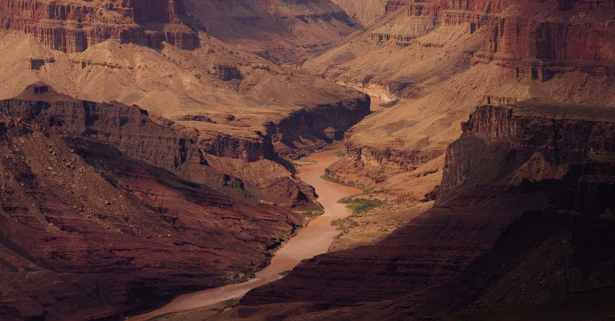 découvrez l'aventure ultime en vtt dans les canyons : sensations fortes, paysages époustouflants et parcours adaptés à tous les niveaux.