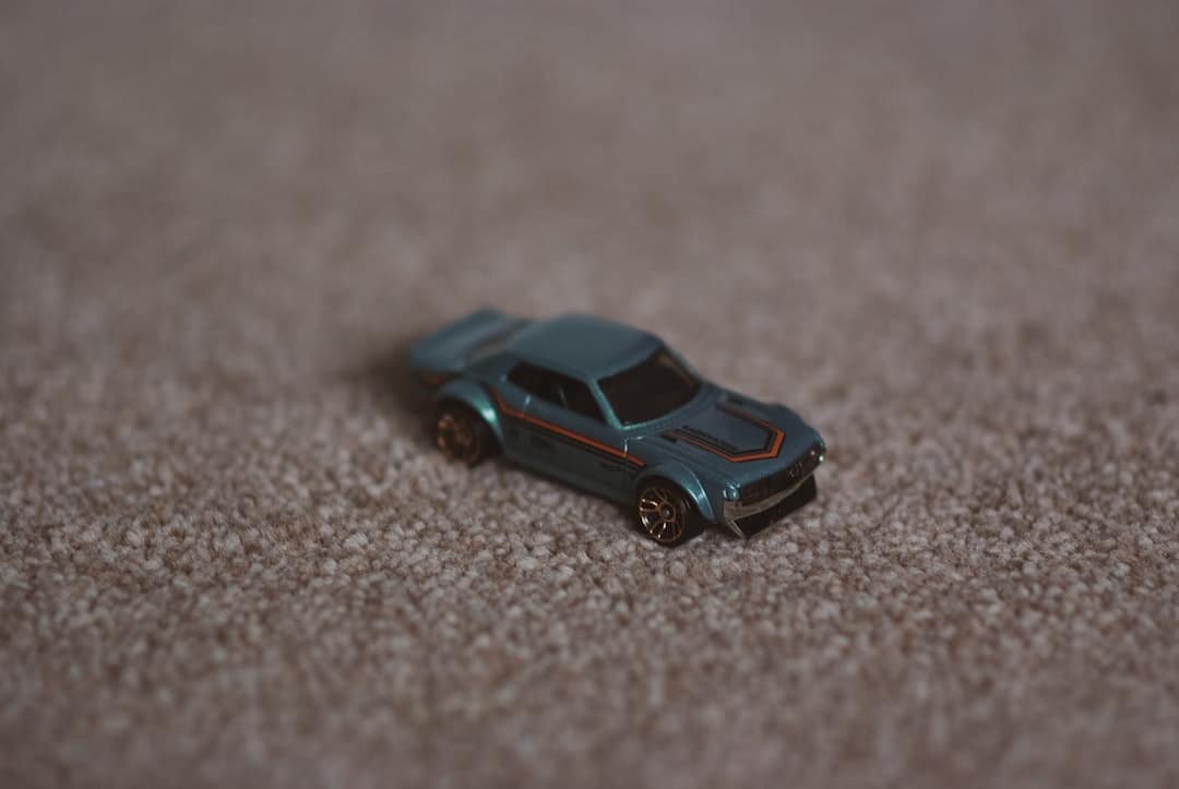 protégez votre véhicule des intempéries et des rayures avec notre housse de voiture durable et élégante. idéale pour un usage intérieur et extérieur, elle offre une protection optimale tout en préservant l'esthétisme de votre automobile.