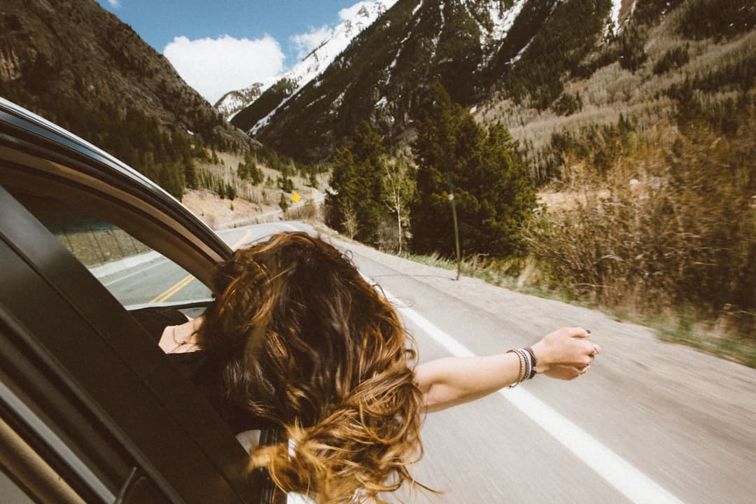 découvrez notre service de location de voitures pour toutes vos aventures, que ce soit pour un week-end ou un voyage d'affaires. profitez de tarifs compétitifs, d'un large choix de véhicules et d'un service client exceptionnel. réservez dès maintenant et prenez la route en toute sérénité !