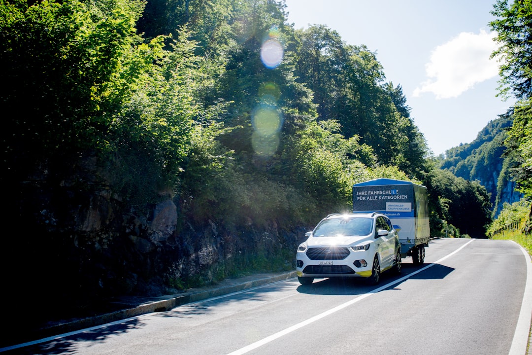 découvrez notre sélection de remorques pour voitures, idéales pour transporter votre véhicule en toute sécurité. parfaites pour les courses, les voyages ou le stockage, nos remorques allient robustesse et praticité.