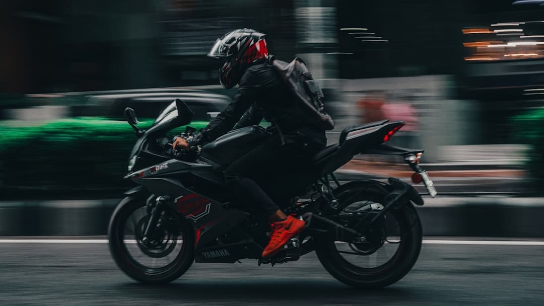 découvrez les avantages des casques de moto en carbone : légèreté, résistance optimale et confort supérieur pour une sécurité renforcée lors de vos déplacements à moto.