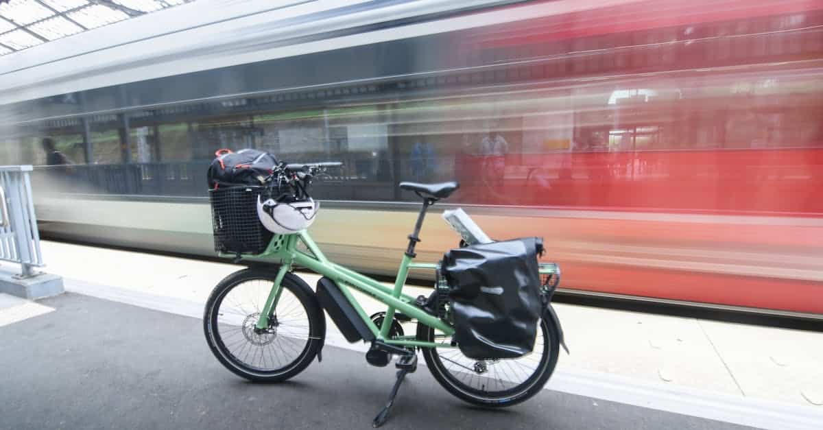 découvrez nos cargos bikes robustes et écologiques, idéaux pour transporter vos charges lourdes en ville avec style et efficacité.