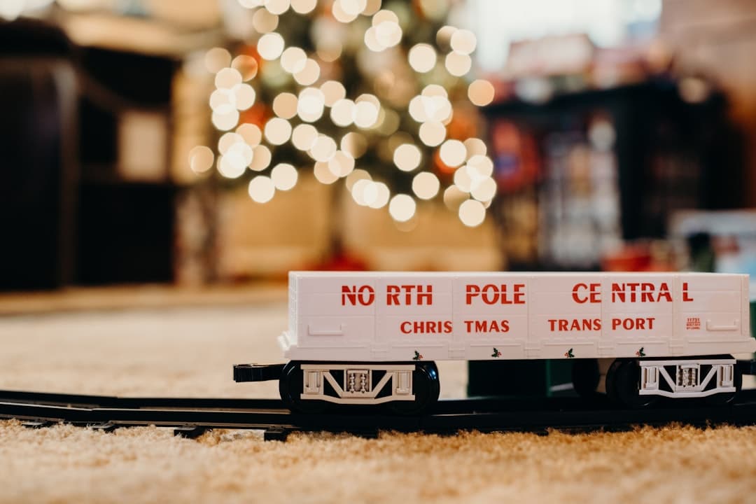découvrez la magie de noël avec le christmas train : un voyage féerique à travers des paysages enneigés, des décorations scintillantes et des animations festives pour toute la famille.
