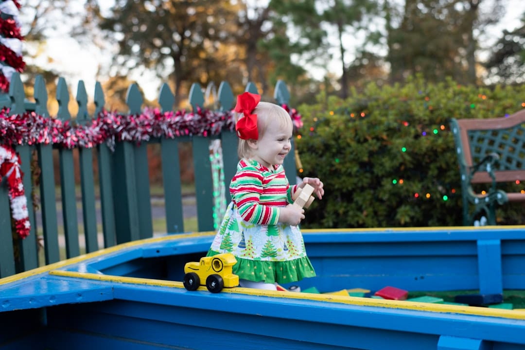découvrez la magie de noël à bord du christmas train : un voyage féerique pour petits et grands, avec décorations, animations et surprises inoubliables. réservez votre aventure festive dès maintenant !