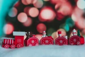 découvrez la magie de noël avec le christmas train : un voyage féérique à travers des paysages enneigés, idéal pour toute la famille. immergez-vous dans l'esprit des fêtes et vivez une expérience inoubliable à bord du train de noël !