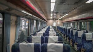 voyagez en train de manière confortable et économique grâce à nos astuces et conseils pour un trajet agréable à petit prix.