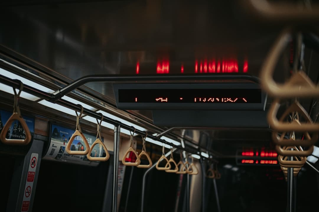 découvrez tout ce qu'il faut savoir sur le bus informatique : son rôle essentiel dans la communication entre les composants d'un ordinateur, ses types variés et son impact sur la performance globale du système. apprenez à optimiser votre utilisation du bus pour améliorer l'efficacité de vos dispositifs.