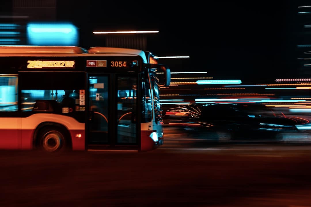 découvrez le concept de bus informatique, un élément essentiel des architectures de systèmes qui permet la communication entre les composants d'un ordinateur. apprenez son fonctionnement, ses types et son rôle dans l'optimisation des performances des appareils numériques.