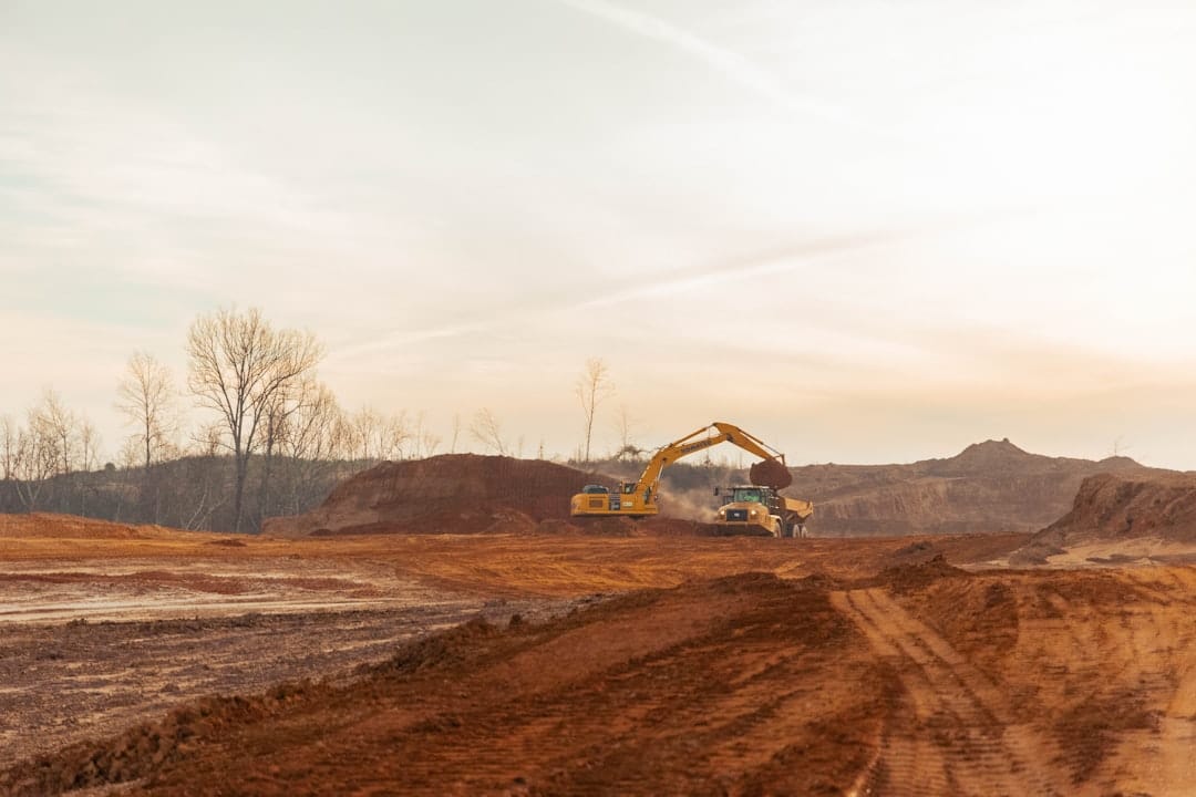 découvrez notre large gamme de camions de construction robustes et performants, idéals pour tous vos chantiers. trouvez le véhicule adapté à vos besoins professionnels et optimisez votre productivité.