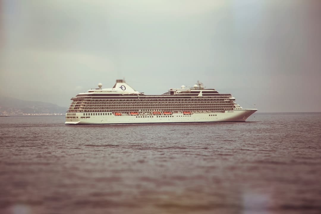 découvrez les avantages d'une croisière : détendez-vous en visitant plusieurs destinations, profitez d'une multitude d'activités à bord et savourez une cuisine raffinée, le tout dans un cadre idyllique. embarquez pour une aventure inoubliable en haute mer !
