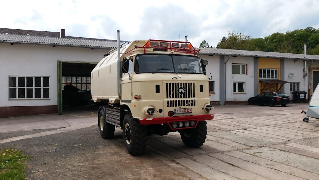 découvrez les caractéristiques des camions daf, alliant performance, confort et technologie avancée pour une conduite optimale. explorez les spécificités de chaque modèle et maximisez votre efficacité sur la route.