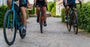 découvrez la collection decathlon bike : des vélos et accessoires de qualité pour tous les niveaux, alliant performance et plaisir à prix abordable.