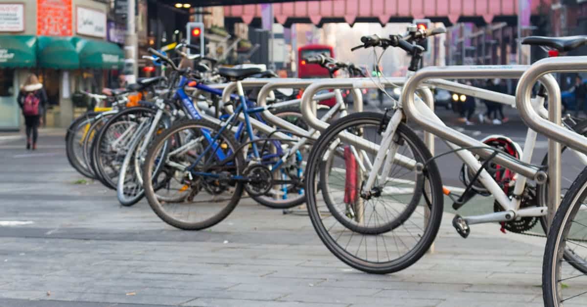 découvrez le porte-vélos decathlon, idéal pour transporter vos vélos en toute sécurité. conçu pour faciliter vos déplacements, ce porte-vélos allie robustesse et praticité. parfait pour les amateurs de vélo qui souhaitent explorer de nouveaux horizons.