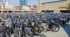 découvrez le porte-vélos decathlon, alliant robustesse et facilité d'utilisation. idéal pour vos aventures sur deux roues, il permet de transporter vos vélos en toute sécurité. explorez notre gamme pour choisir le modèle qui répondra à vos besoins de transport, que ce soit pour un voyage en famille ou une escapade sportive.