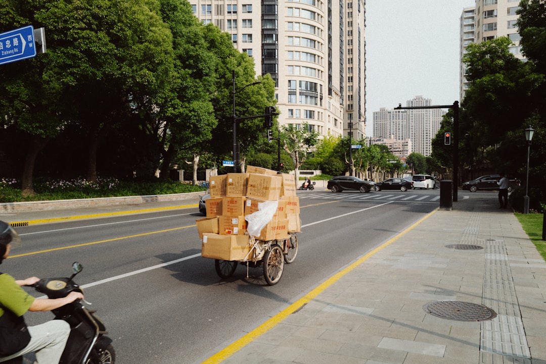 améliorez vos performances logistiques grâce à l’optimisation de la livraison : conseils, stratégies et outils pour garantir des livraisons rapides, fiables et économiques.