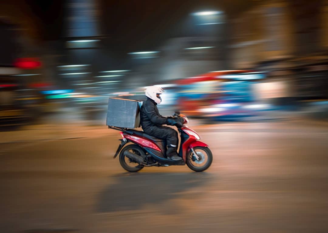 découvrez notre service de livraison rapide et fiable. que ce soit pour des repas, des courses ou des colis, nous garantissons une expérience de livraison sécurisée et efficace. profitez de la commodité de recevoir vos produits directement chez vous, où que vous soyez.