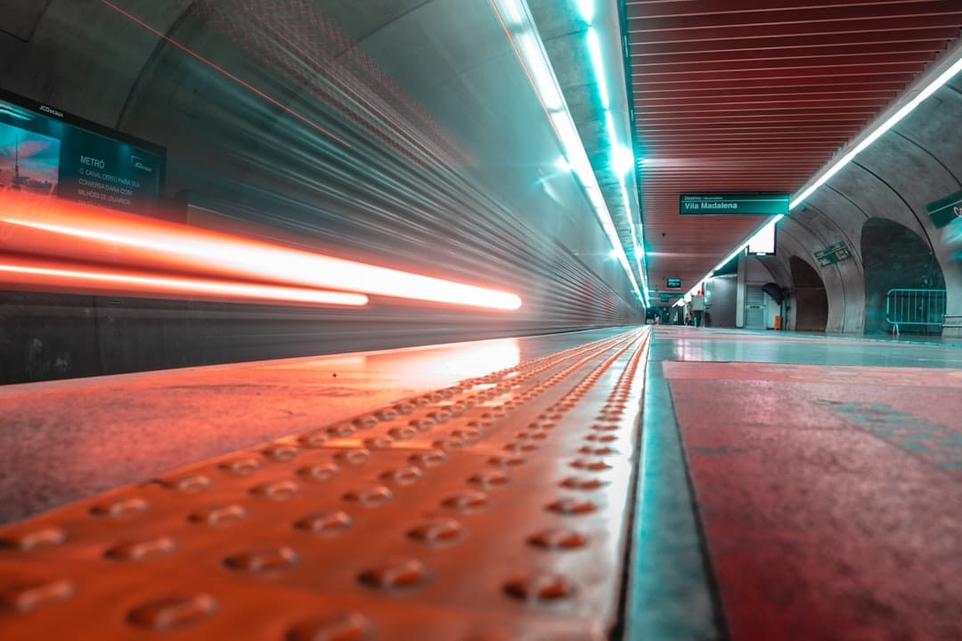 découvrez le monde ludique et coloré du duplo train ! parfait pour les petits aventuriers, ce train en briques lego stimule l'imagination tout en offrant des heures de jeu créatif. idéal pour développer la motricité et la coordination des enfants. embarquez pour un voyage amusant !